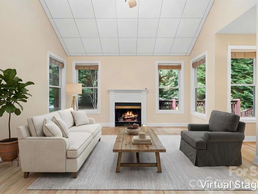 36 Poplar Creek Drive, Asheville, NC 28805.  MLS# CAR4394162, YatesRealty ID 33519. 
