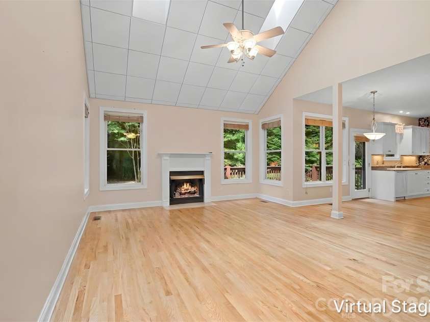 36 Poplar Creek Drive, Asheville, NC 28805.  MLS# CAR4394162, YatesRealty ID 33519. 