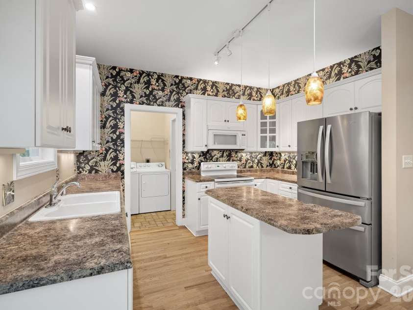 36 Poplar Creek Drive, Asheville, NC 28805.  MLS# CAR4394162, YatesRealty ID 33519. 