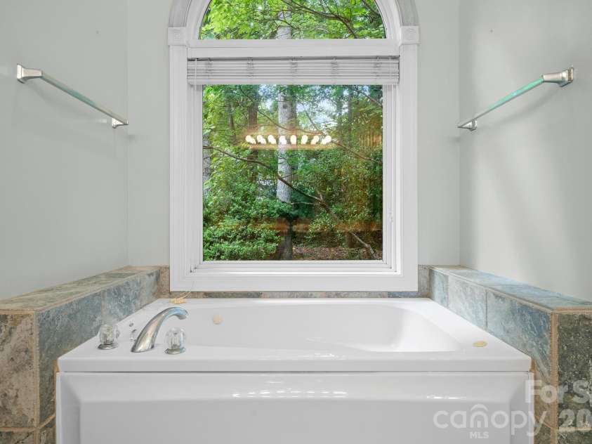 36 Poplar Creek Drive, Asheville, NC 28805.  MLS# CAR4394162, YatesRealty ID 33519. 
