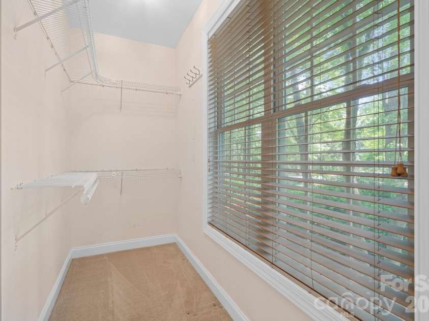 36 Poplar Creek Drive, Asheville, NC 28805.  MLS# CAR4394162, YatesRealty ID 33519. 