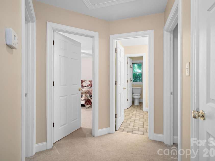 36 Poplar Creek Drive, Asheville, NC 28805.  MLS# CAR4394162, YatesRealty ID 33519. 