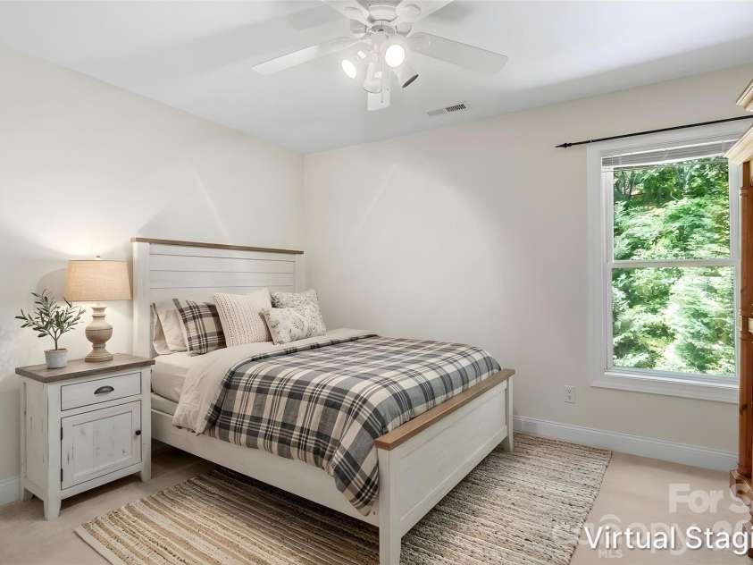 36 Poplar Creek Drive, Asheville, NC 28805.  MLS# CAR4394162, YatesRealty ID 33519. 