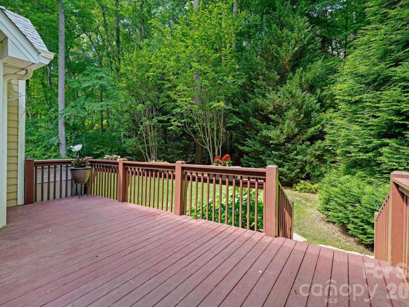 36 Poplar Creek Drive, Asheville, NC 28805.  MLS# CAR4394162, YatesRealty ID 33519. 