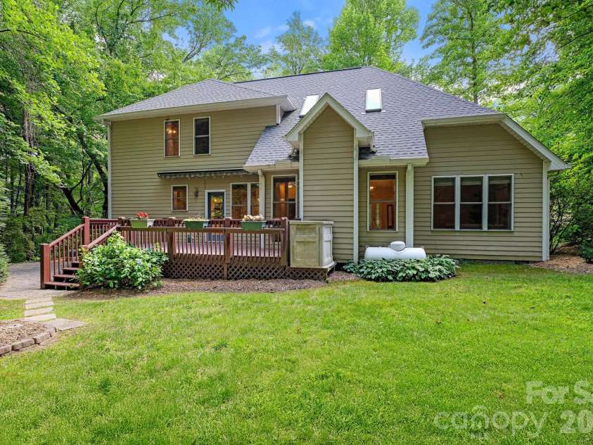 36 Poplar Creek Drive, Asheville, NC 28805.  MLS# CAR4394162, YatesRealty ID 33519. 