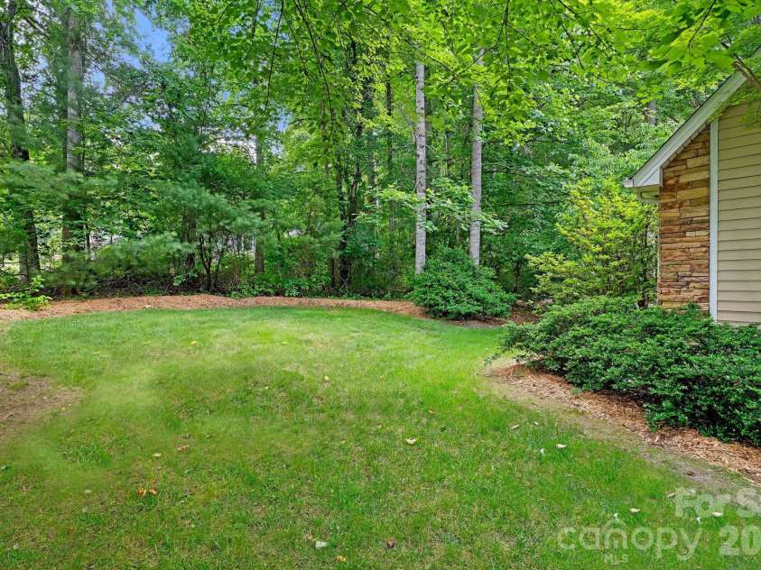 36 Poplar Creek Drive, Asheville, NC 28805.  MLS# CAR4394162, YatesRealty ID 33519. 