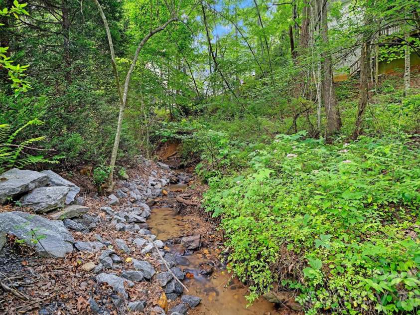 36 Poplar Creek Drive, Asheville, NC 28805.  MLS# CAR4394162, YatesRealty ID 33519. 