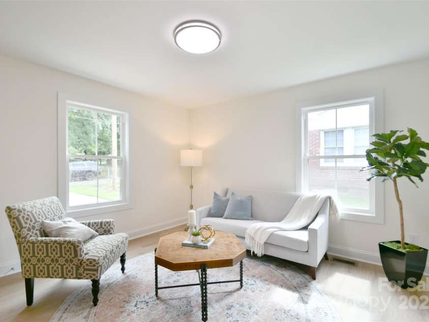 78 Sumner Avenue, Concord, NC 28027.  MLS# CAR4292324, YatesRealty ID 33519. Fresh, Light and Airy Space