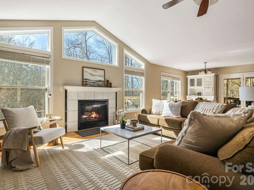 269 Woodstock Drive, Burnsville, NC 28714.  MLS# CAR4340301, YatesRealty ID 3352. 