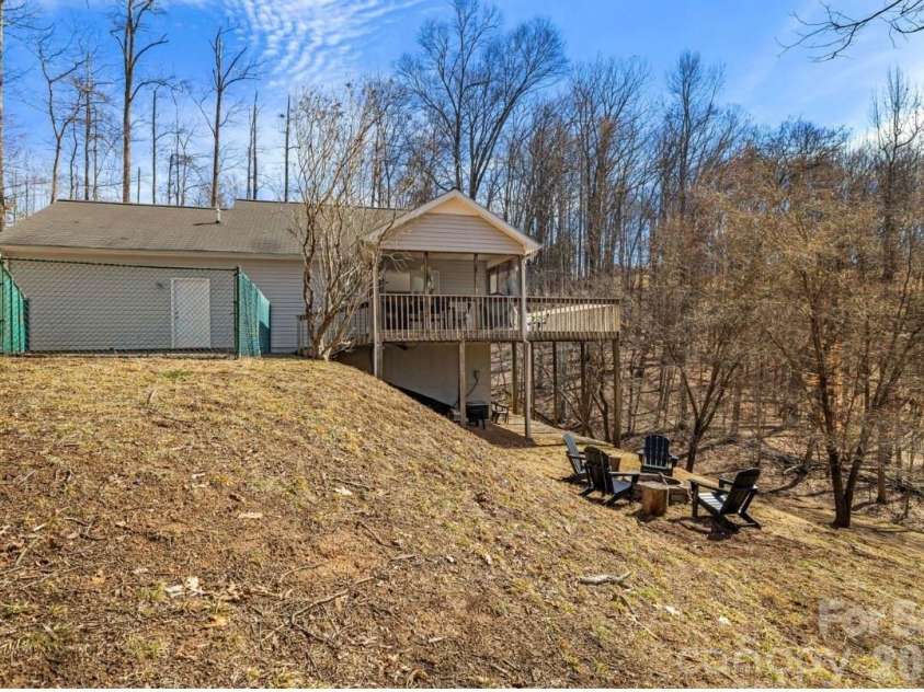 269 Woodstock Drive, Burnsville, NC 28714.  MLS# CAR4340301, YatesRealty ID 3352. 