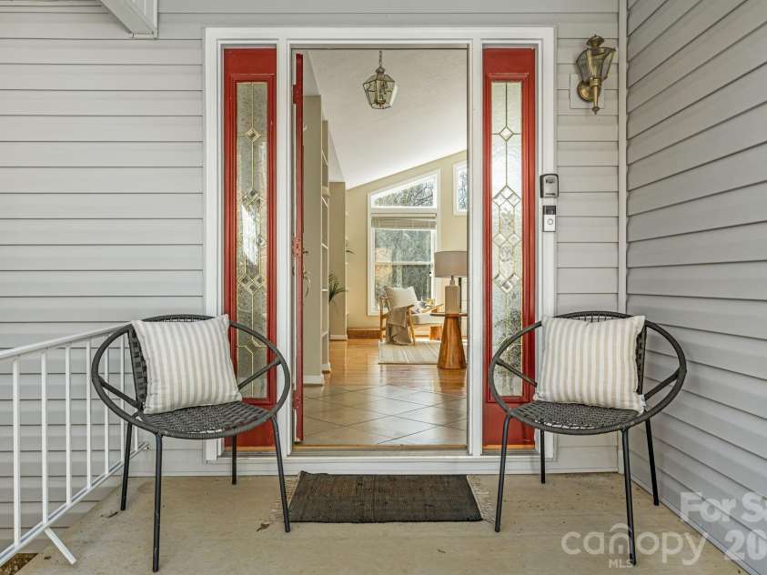 269 Woodstock Drive, Burnsville, NC 28714.  MLS# CAR4340301, YatesRealty ID 3352. 