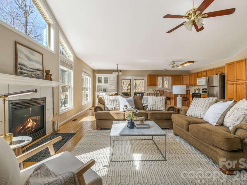269 Woodstock Drive, Burnsville, NC 28714.  MLS# CAR4340301, YatesRealty ID 3352. 
