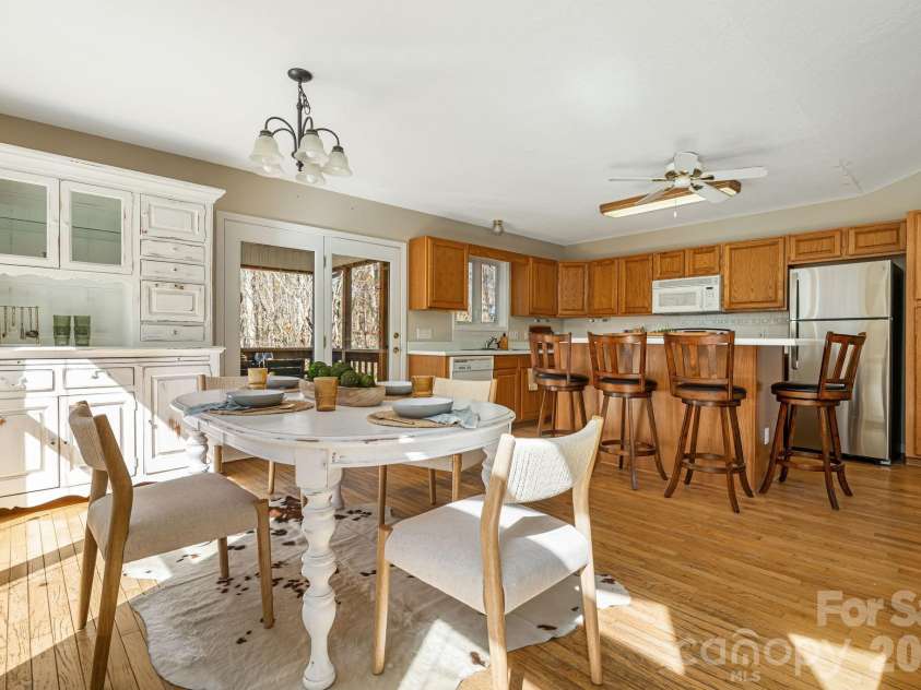 269 Woodstock Drive, Burnsville, NC 28714.  MLS# CAR4340301, YatesRealty ID 3352. 