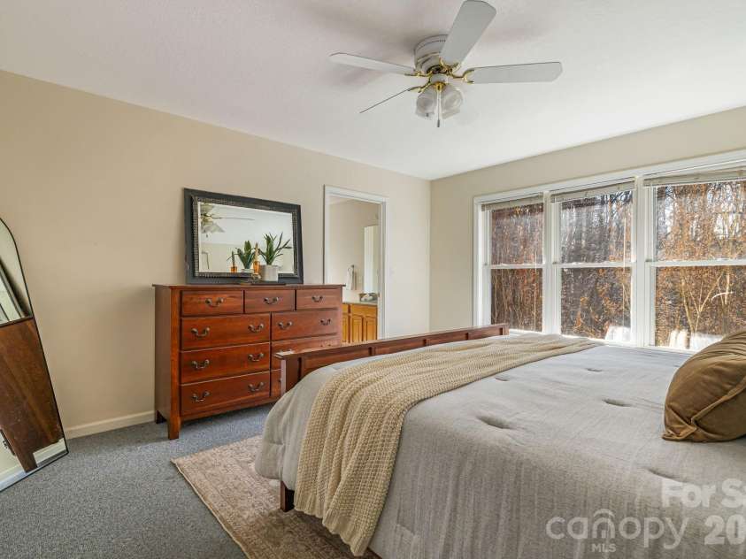 269 Woodstock Drive, Burnsville, NC 28714.  MLS# CAR4340301, YatesRealty ID 3352. 