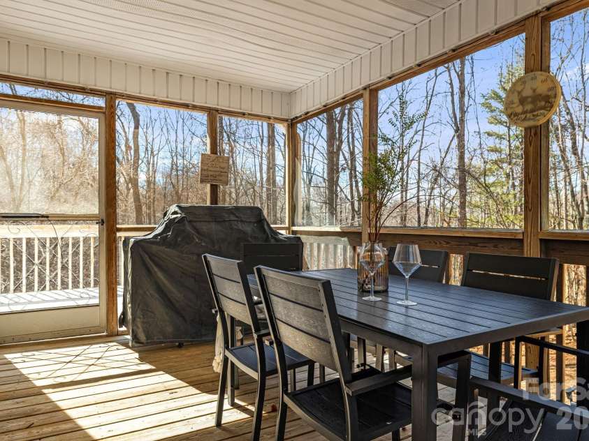269 Woodstock Drive, Burnsville, NC 28714.  MLS# CAR4340301, YatesRealty ID 3352. 