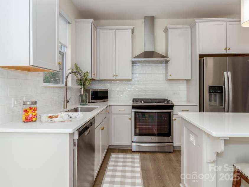 3200 Cosby Place, Charlotte, NC 28205.  MLS# CAR4239425, YatesRealty ID 3352. 