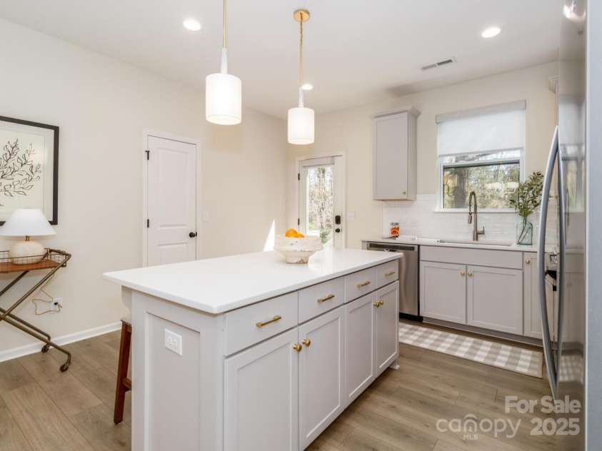 3200 Cosby Place, Charlotte, NC 28205.  MLS# CAR4239425, YatesRealty ID 3352. 