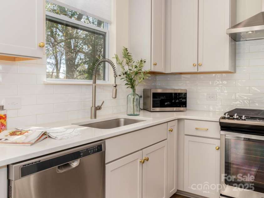 3200 Cosby Place, Charlotte, NC 28205.  MLS# CAR4239425, YatesRealty ID 3352. 