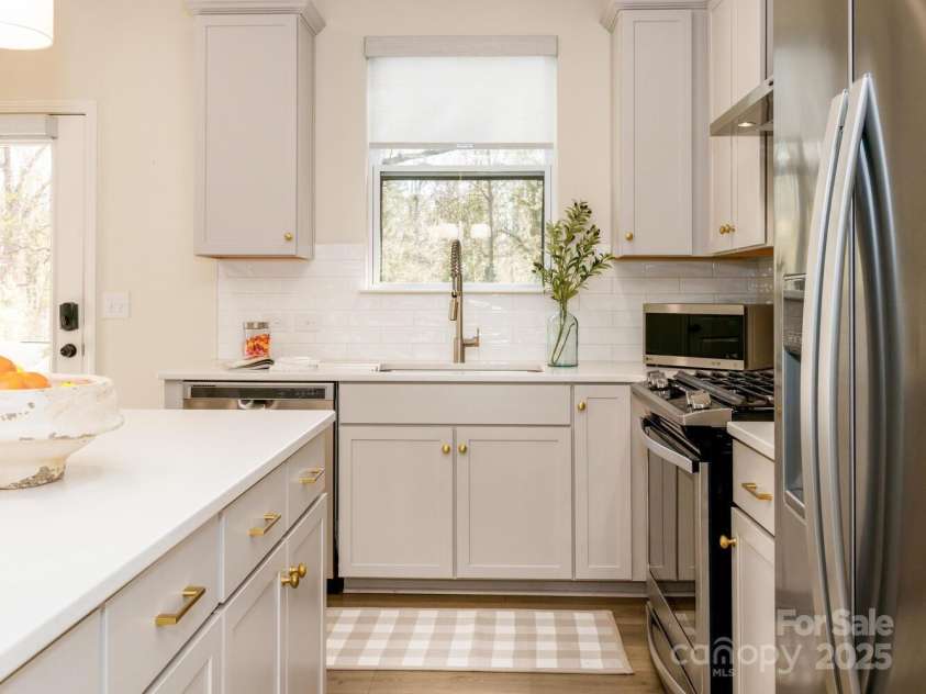 3200 Cosby Place, Charlotte, NC 28205.  MLS# CAR4239425, YatesRealty ID 3352. 