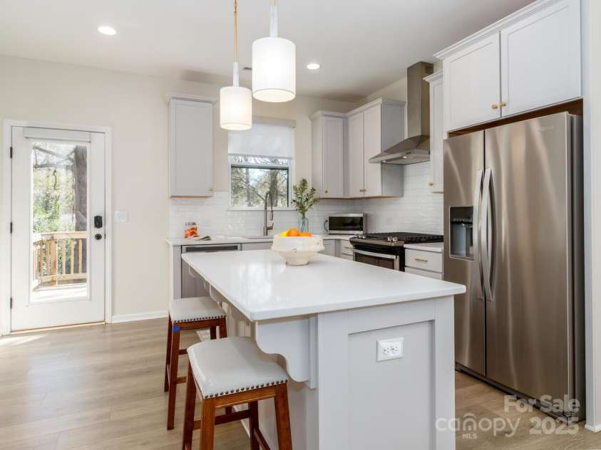 3200 Cosby Place, Charlotte, NC 28205.  MLS# CAR4239425, YatesRealty ID 3352. Beautiful kitchen with island