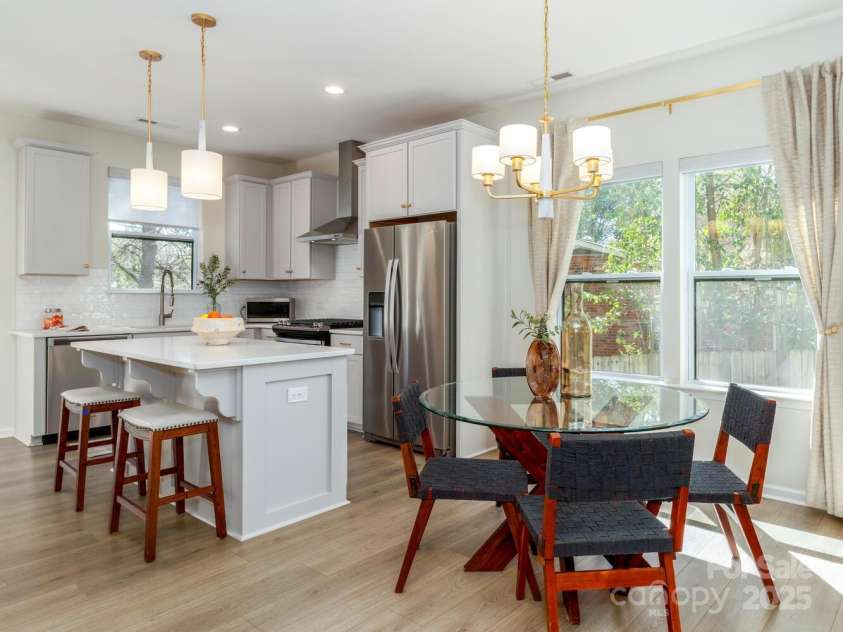 3200 Cosby Place, Charlotte, NC 28205.  MLS# CAR4239425, YatesRealty ID 3352. Dining space