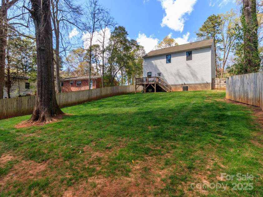 3200 Cosby Place, Charlotte, NC 28205.  MLS# CAR4239425, YatesRealty ID 3352. Fully fenced back yard