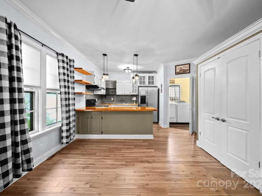 408 Woodlawn Avenue, Cramerton, NC 28032.  MLS# CAR4302545, YatesRealty ID 3352. 