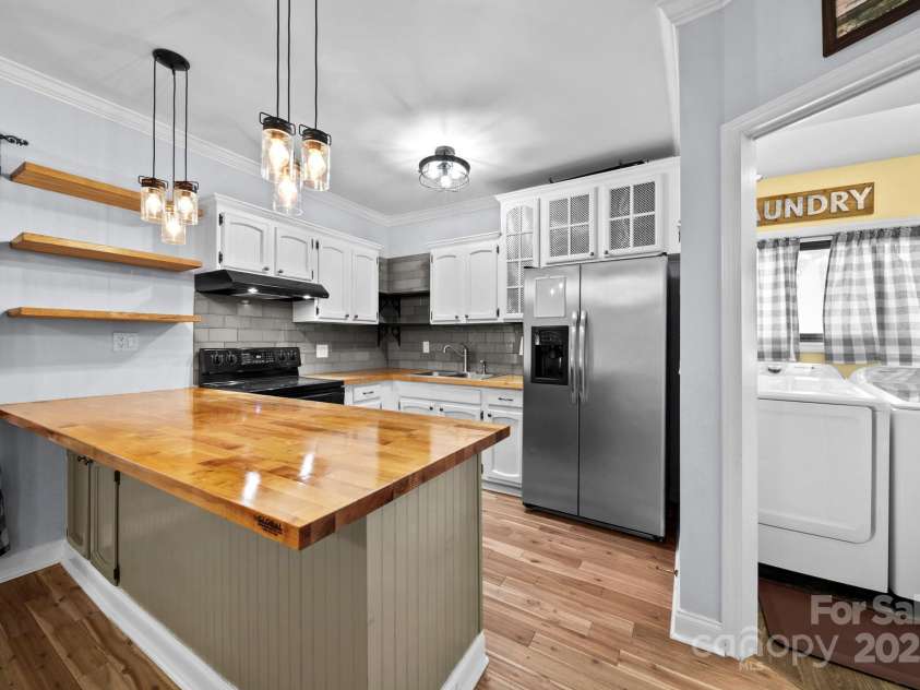 408 Woodlawn Avenue, Cramerton, NC 28032.  MLS# CAR4302545, YatesRealty ID 3352. 