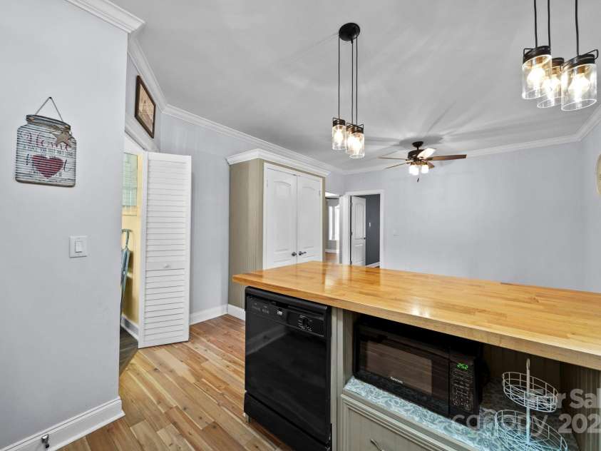 408 Woodlawn Avenue, Cramerton, NC 28032.  MLS# CAR4302545, YatesRealty ID 3352. 