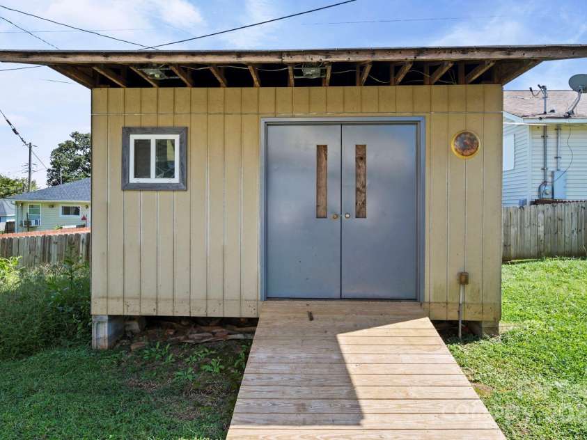 408 Woodlawn Avenue, Cramerton, NC 28032.  MLS# CAR4302545, YatesRealty ID 3352. 