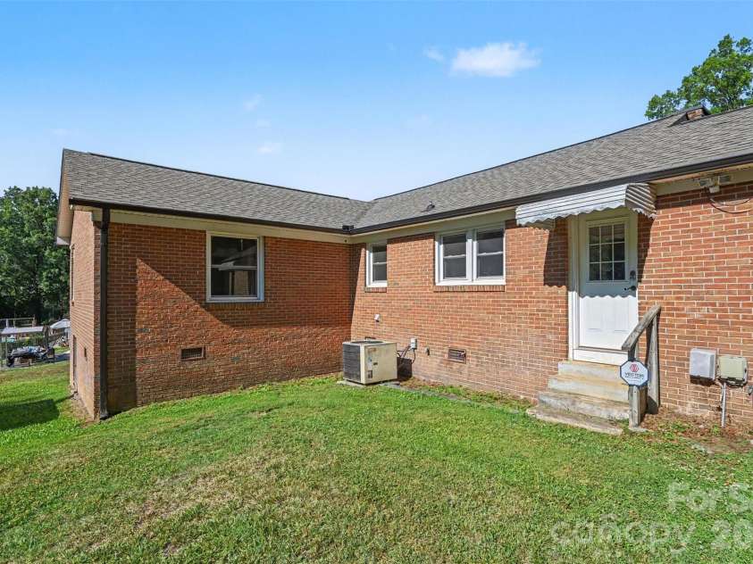 407 Beaver Street, Landis, NC 28088.  MLS# CAR4395164, YatesRealty ID 33520. 