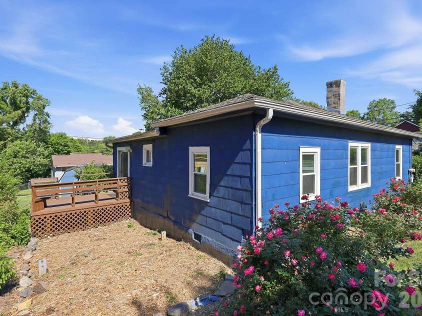 21 Clemmons Street, Asheville, NC 28801.  MLS# CAR4394613, YatesRealty ID 33521. Backyard & uncovered grilling deck