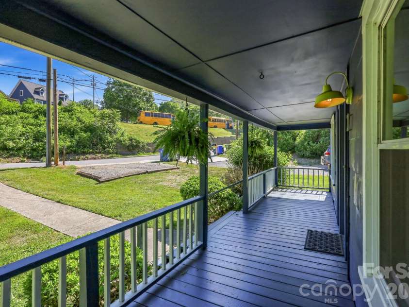 21 Clemmons Street, Asheville, NC 28801.  MLS# CAR4394613, YatesRealty ID 33521. Space for things. So many activities!