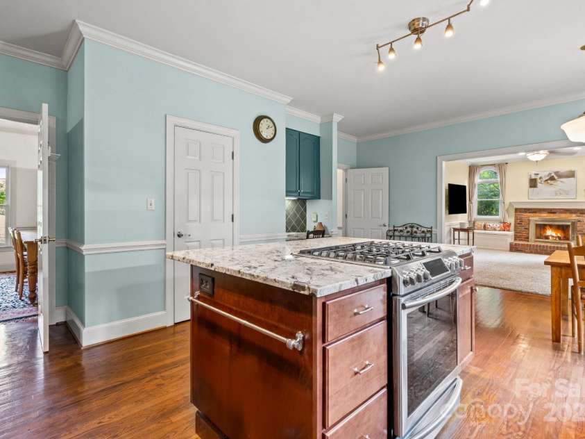 1112 Carole Court, Matthews, NC 28104.  MLS# CAR4274714, YatesRealty ID 33522. 