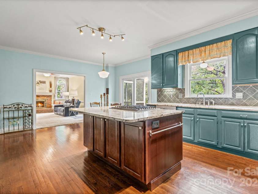 1112 Carole Court, Matthews, NC 28104.  MLS# CAR4274714, YatesRealty ID 33522. 