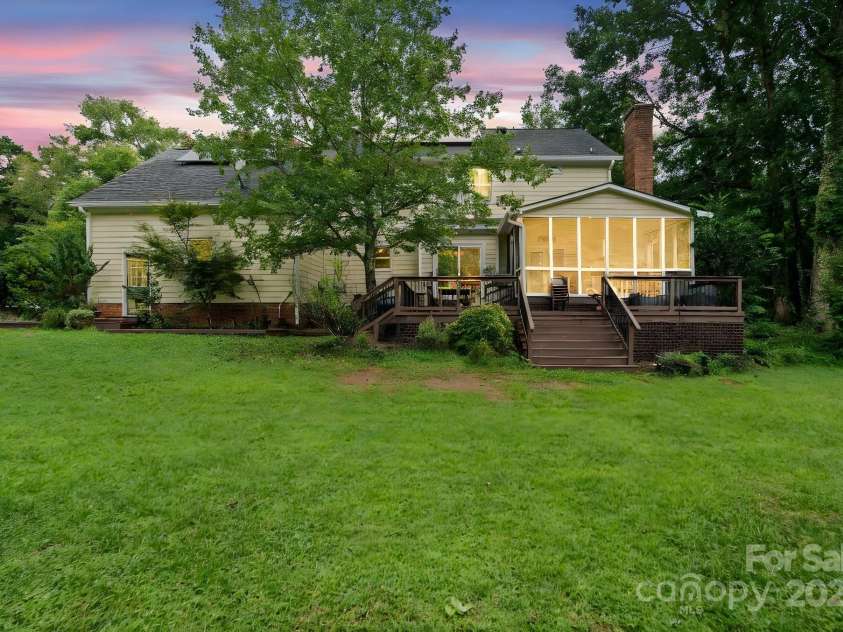 1112 Carole Court, Matthews, NC 28104.  MLS# CAR4274714, YatesRealty ID 33522. 