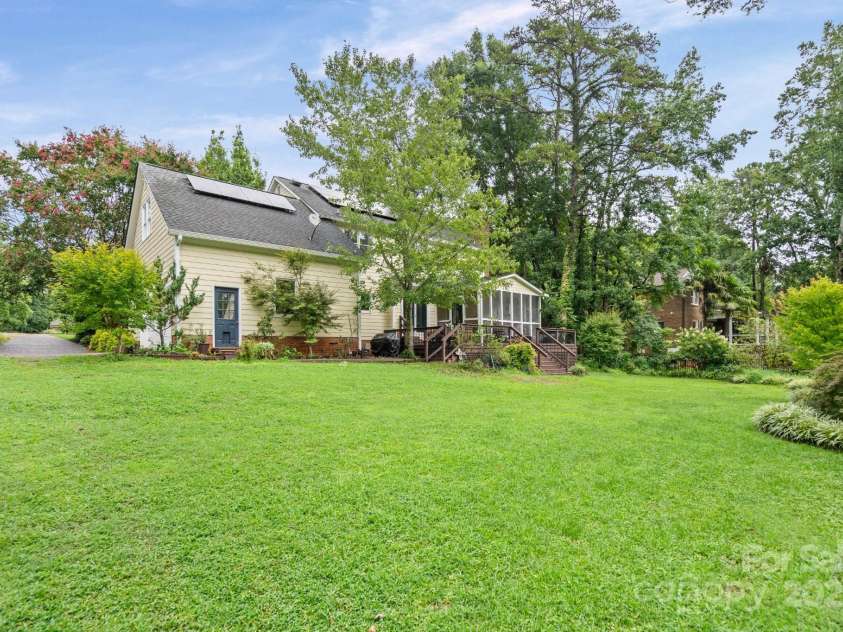 1112 Carole Court, Matthews, NC 28104.  MLS# CAR4274714, YatesRealty ID 33522. 