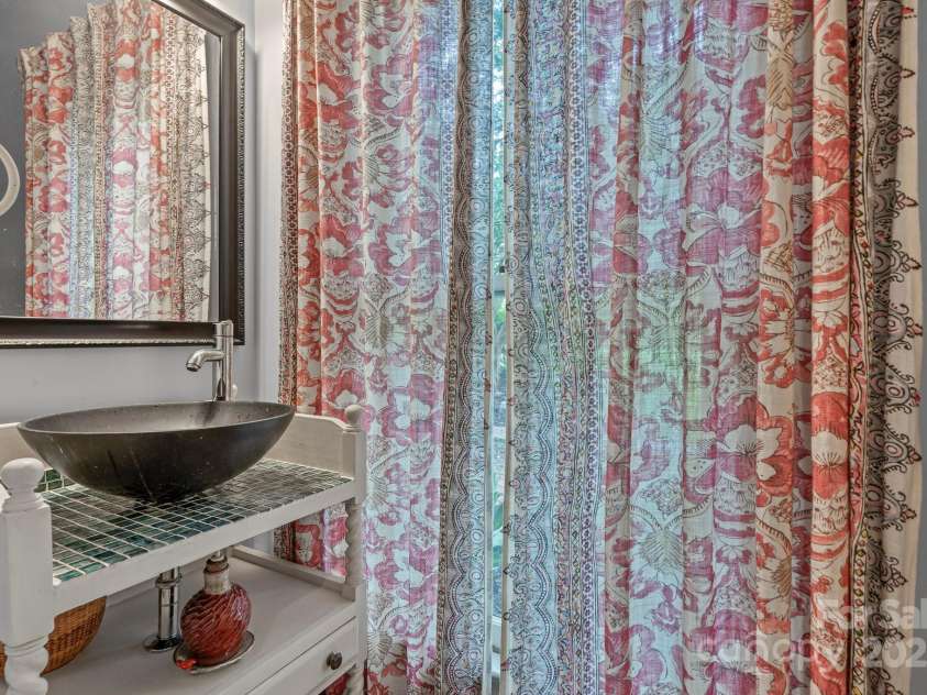 1112 Carole Court, Matthews, NC 28104.  MLS# CAR4274714, YatesRealty ID 33522. Downstairs half bath