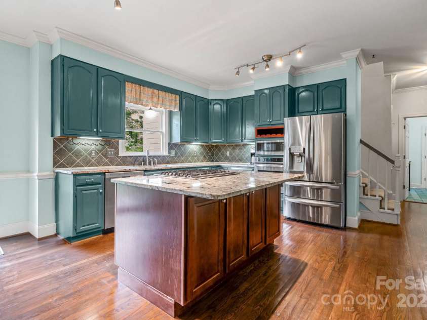 1112 Carole Court, Matthews, NC 28104.  MLS# CAR4274714, YatesRealty ID 33522. Island