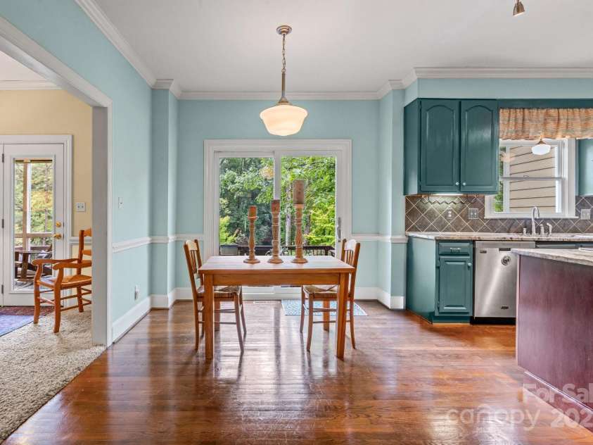 1112 Carole Court, Matthews, NC 28104.  MLS# CAR4274714, YatesRealty ID 33522. Kitchen