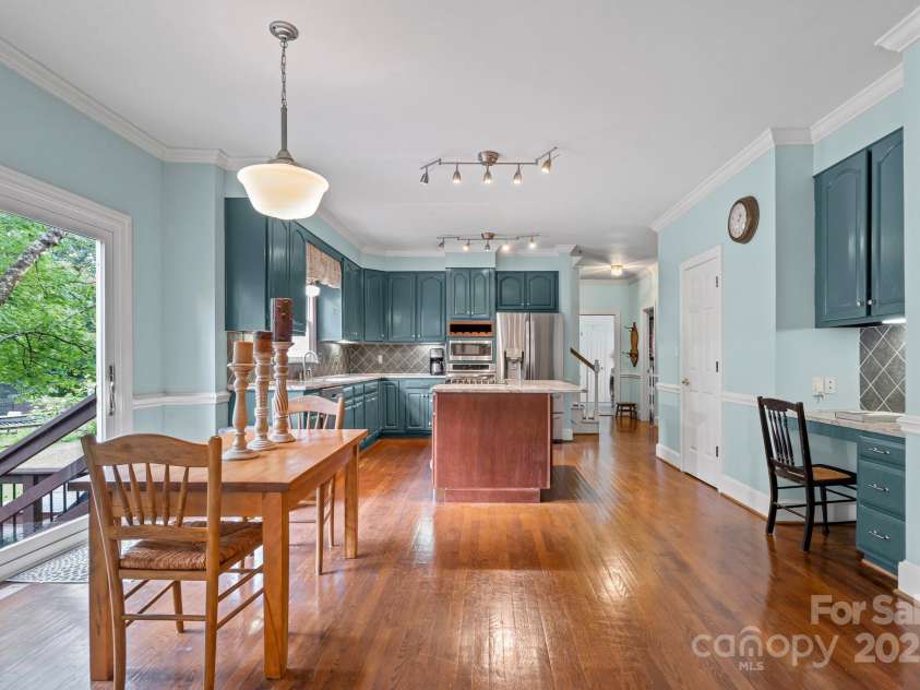 1112 Carole Court, Matthews, NC 28104.  MLS# CAR4274714, YatesRealty ID 33522. Kitchen