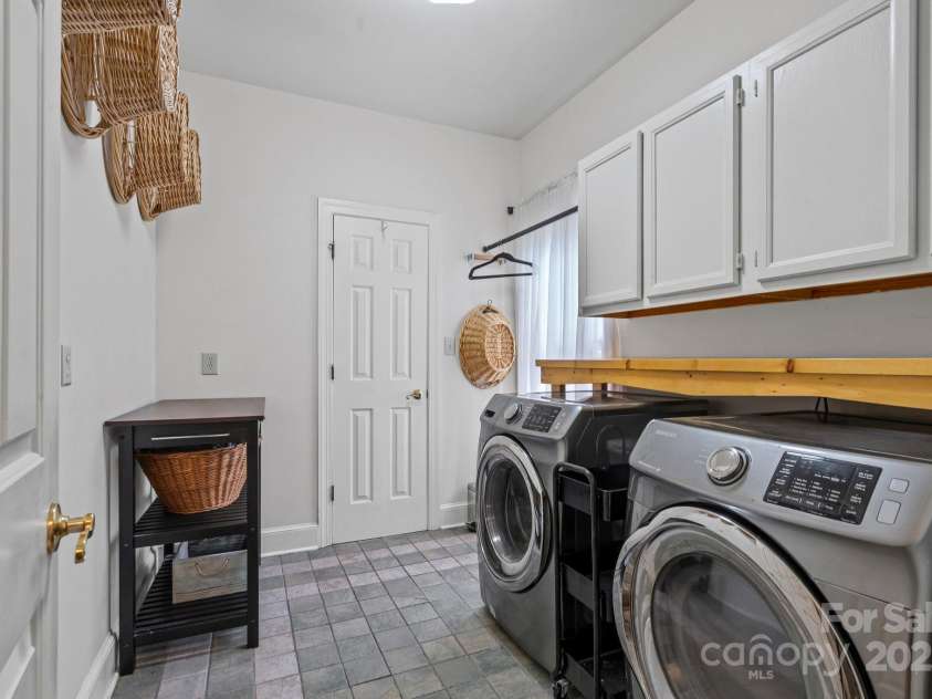1112 Carole Court, Matthews, NC 28104.  MLS# CAR4274714, YatesRealty ID 33522. Laundry room