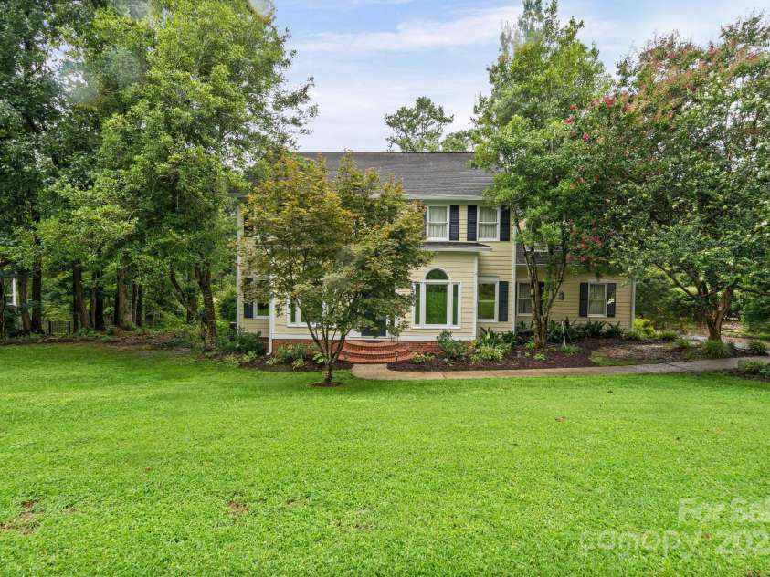 1112 Carole Court, Matthews, NC 28104.  MLS# CAR4274714, YatesRealty ID 33522. Lawn view of exterior front