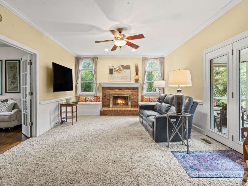1112 Carole Court, Matthews, NC 28104.  MLS# CAR4274714, YatesRealty ID 33522. Living room