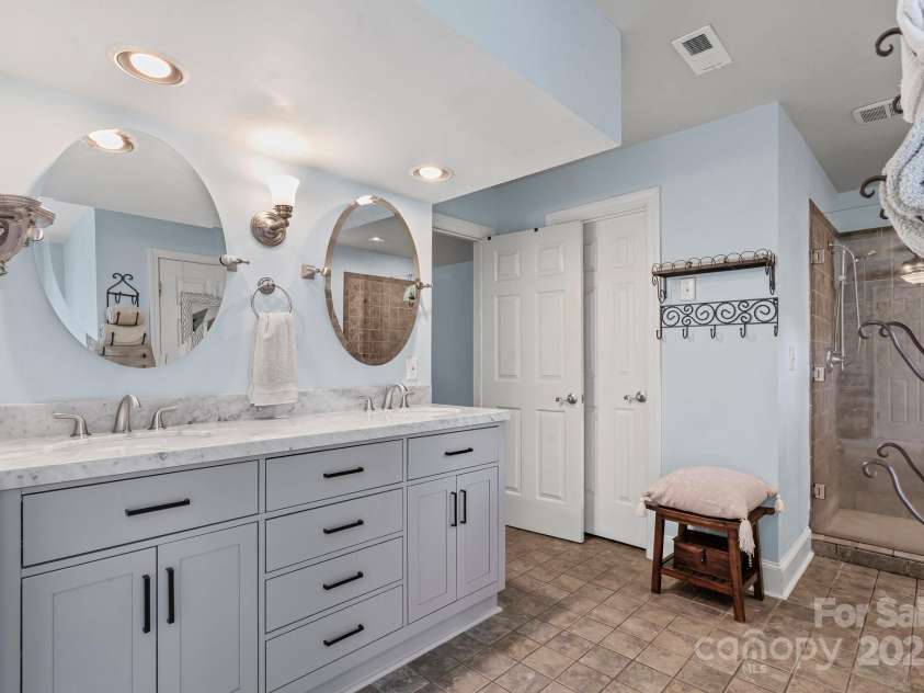 1112 Carole Court, Matthews, NC 28104.  MLS# CAR4274714, YatesRealty ID 33522. Primary bathroom vanity