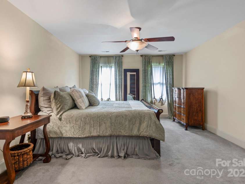 1112 Carole Court, Matthews, NC 28104.  MLS# CAR4274714, YatesRealty ID 33522. Primary Bedroom