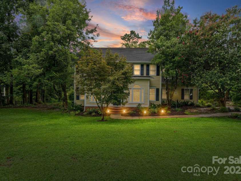 1112 Carole Court, Matthews, NC 28104.  MLS# CAR4274714, YatesRealty ID 33522. Twighlight