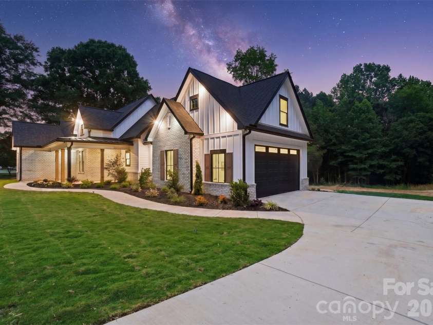 540 Rocklyn Drive, Rock Hill, SC 29730.  MLS# CAR4395280, YatesRealty ID 33522. 