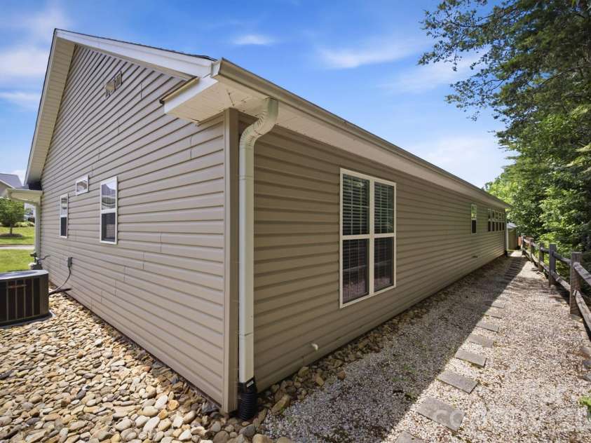 122 Lady Slipper Lane, Valdese, NC 28690.  MLS# CAR4341209, YatesRealty ID 33523. 
