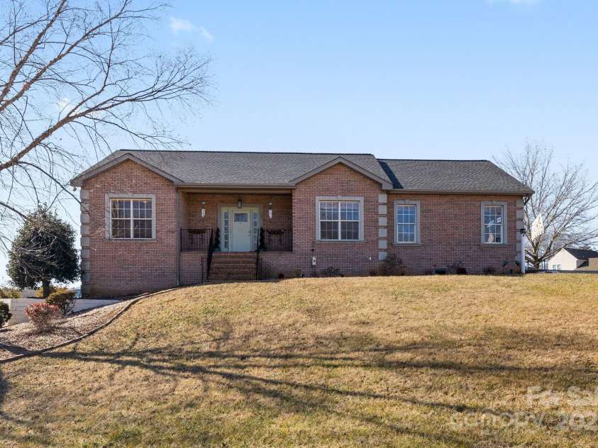 150 Heathrow Lane, Statesville, NC 28677.  MLS# CAR4286345, YatesRealty ID 33524. 